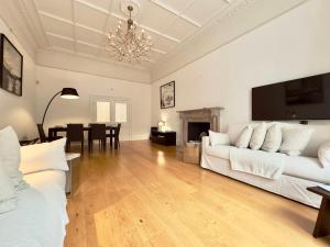 Grand South Ken Sanctuary with Fire Place & SuperKing Beds
