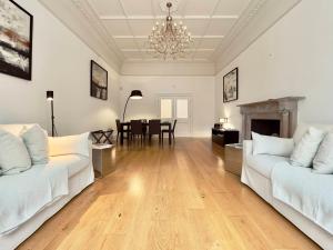 Grand South Ken Sanctuary with Fire Place & SuperKing Beds