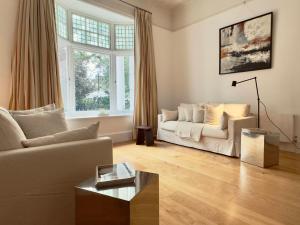 Grand South Ken Sanctuary with Fire Place & SuperKing Beds