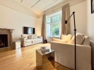 Grand South Ken Sanctuary with Fire Place & SuperKing Beds