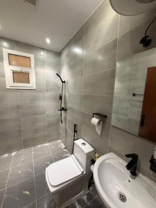 شقة فندقية فاخرة بحي العقيق - دخول ذاتي