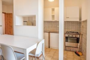 Marcelli, trilocale con portico a 300mt dal mare - M047