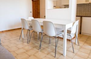 Marcelli, trilocale con portico a 300mt dal mare - M047