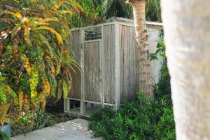 3 BR 2BA Private Pool Waterfront