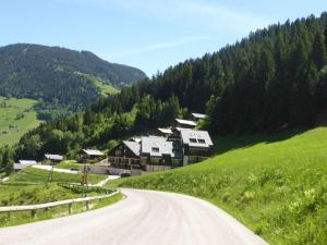 Studio cabine spacieux 4 pers, proche pistes et village, balcon et parking, Arêches-Beaufort - FR-1-342-295