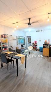 Aaronie Hotel Setiu