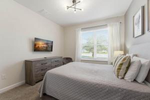 Spacious 5BR Home with Pool near Disney