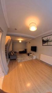 Labbyf Spacious 3-4 Bed House - Northampton Train Station, University and City Centre