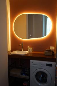 Modern Design Apartment Near Metro, Milan City Center