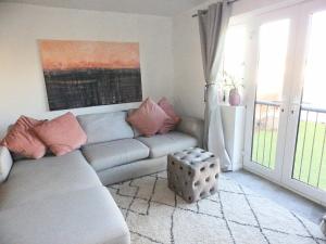 Modern 1BR Apartment, 5min Walk to East Croydon Station & Box Park