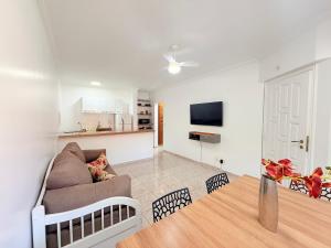 Flat estudio 110 Amarilis Riviera de São Lourenço, 03 piscina climatizada, serviço de hotelaria, limpesa e troca de toalhas diária, carregador veiculo elétrico e servico de praia finais de semana WiFi 500