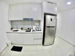 Ekocheras Suites 1-5 Pax, Malls & MRT - 0903
