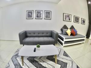 Ekocheras Suites 1-5 Pax, Malls & MRT - 0903