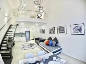 Ekocheras Suites 1-5 Pax, Malls & MRT - 0903