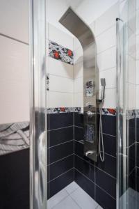 Synagogue view luxury suite free parking upon reservation