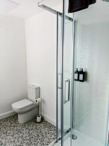 Modern 1 Bedroom Apt 5 near City Centre Parking