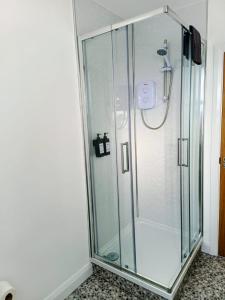 Modern 1 Bedroom Apt 5 near City Centre Parking