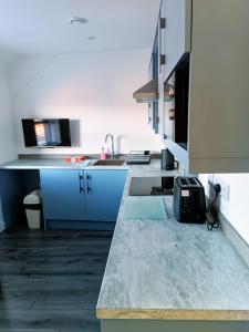 Modern 1 Bedroom Apt 5 near City Centre Parking