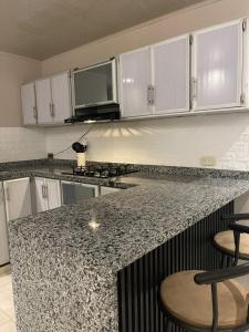 Apto Moderno Amplio y Perfectamente Ubicado