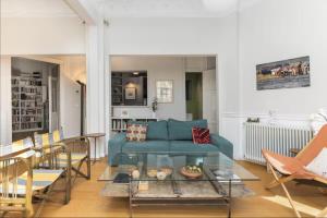 Basquiat - Gallery Style Central Neoclassical Apartment