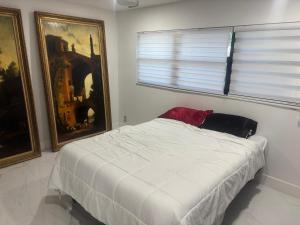 Fort Lauderdale Beach Galleria Art House