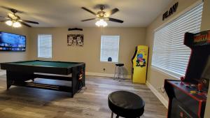 Lakeview New Orleans Townhome w King Bed & Game room