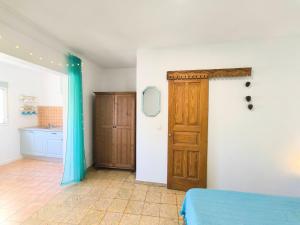 Casa Dace Renovated Studio - Fast Wi-Fi, Near Ocean, Ideal for Long Stays