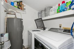 2BR, King Bed, Pet Friendly, Private Patio, Near Beaches