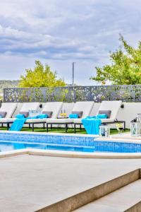 De luxe Villa Palace Al Nera 2 swimming pools at sea