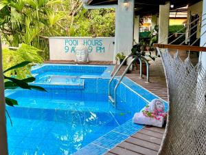 Kika Zaru Free MA Park Tour & Breakfast