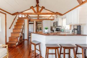 Serene Vineyard•Deck, Pickleball, Views~ Near Town