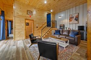 New Cabin, Hot Tub & Stunning Anakeesta Views!