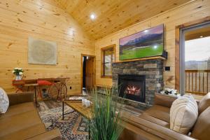 New Cabin, Hot Tub & Stunning Anakeesta Views!
