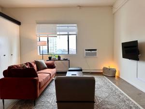 Westown Studio Apt Near Fiserv, Baird, and Theater District