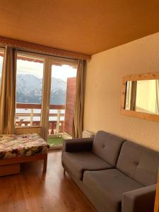 Les Pleiades YourHostHelper