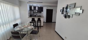 Ecusuites Family Deluxe Piso 9 Frente a Mall del Sol