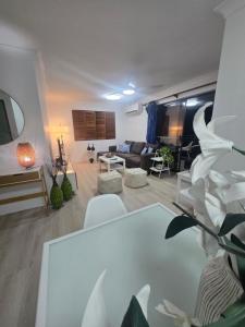 Top Floor# Full Aircon# City Cat# Bues# Park # Uni