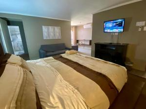 Casa en zona residencial privada, con estacionamiento electrico en Cuauhtemco, Chihuahua