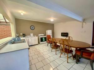 Casa en zona residencial privada, con estacionamiento electrico en Cuauhtemco, Chihuahua