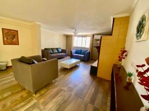 Casa en zona residencial privada, con estacionamiento electrico en Cuauhtemco, Chihuahua