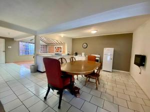 Casa en zona residencial privada, con estacionamiento electrico en Cuauhtemco, Chihuahua