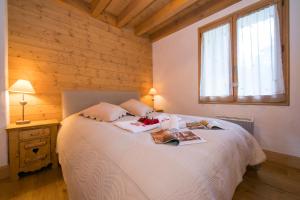 Chalets Bonheur 6BR Sauna Sleeps 10 - Happy Rentals