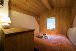 Chalets Bonheur 6BR Sauna Sleeps 10 - Happy Rentals