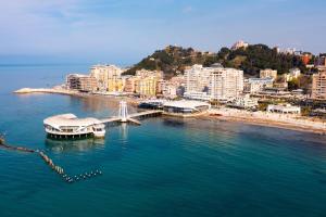 Beachfront & Sea View Apartment 101 - Happy Rentals