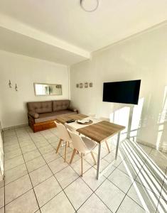 Dpto 2 ambientes a 1 cuadra del mar para 5 personas