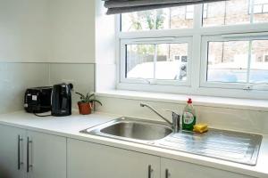 Modern Ensuite Studio with Free Parking