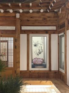 seoul hanok stay moonee