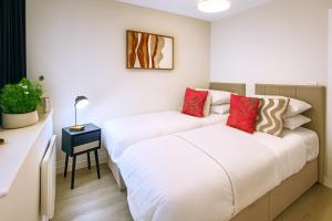 Cardiff 3BR Apartment Contractors Sleeps 8