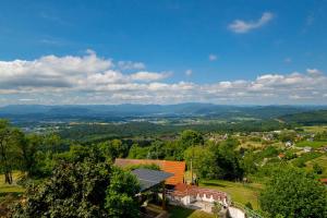 Holiday Home with BBQ in Novo mesto 54727