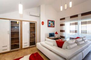 Apartment near Beach in Malinska-Insel Krk 53322